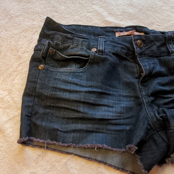 Denim shorts - Picture 3 of 6